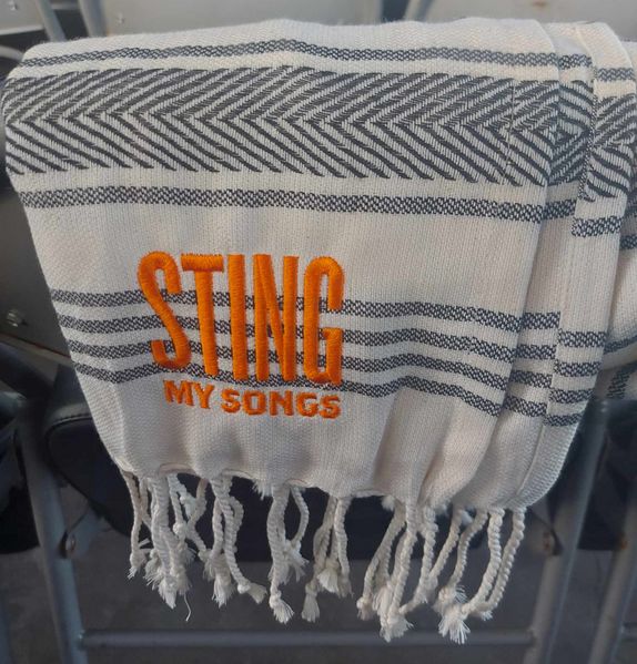 File:2023 09 05 scarf Andrea de Jong.jpg