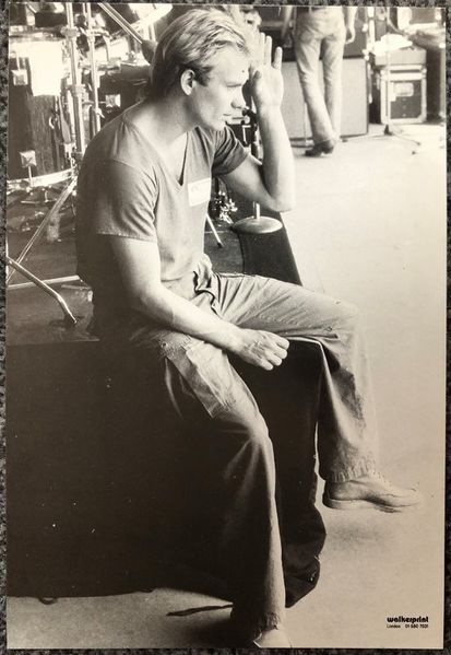 File:Walkerprint 1979 Sting Pinkpop waiting bw.jpg