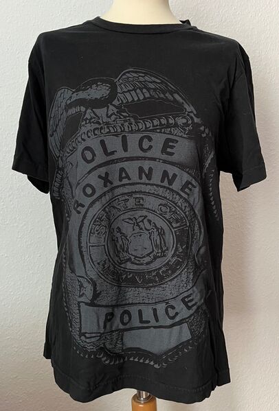 File:2007 tour Anvil black Roxanne badge t-shirt front.jpg