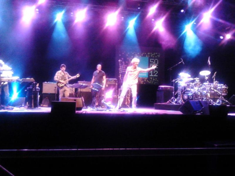 File:2012 07 23 Stewart live David Tamayo.jpg