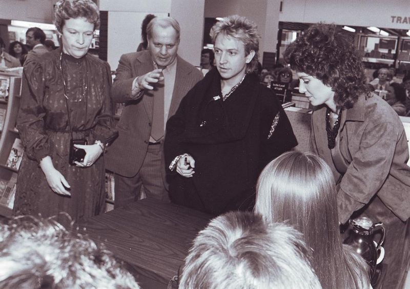 File:1983 10 25 bookstore2.jpg